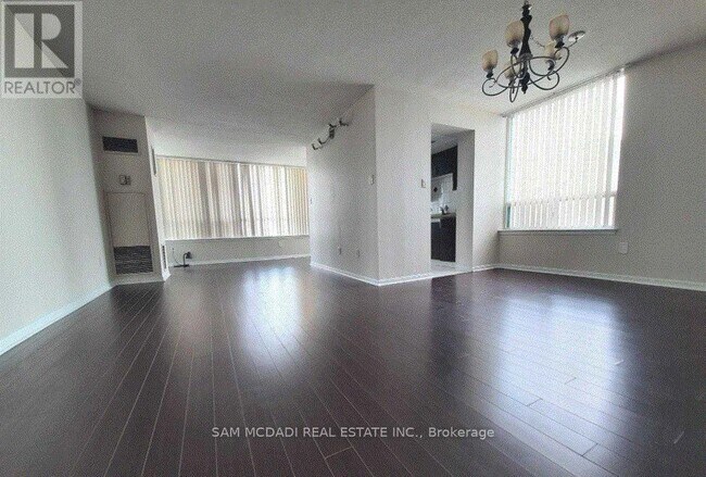 Building Photo - 550 Webb Dr