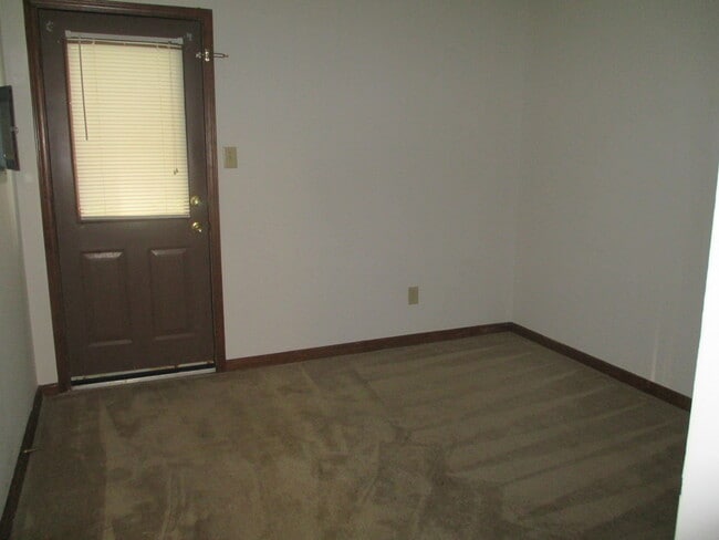 Building Photo - 1554 College Way