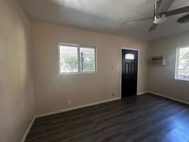 Foto del edificio - Coming Soon Welcome to your new home—classic LA charm meets modern comfort