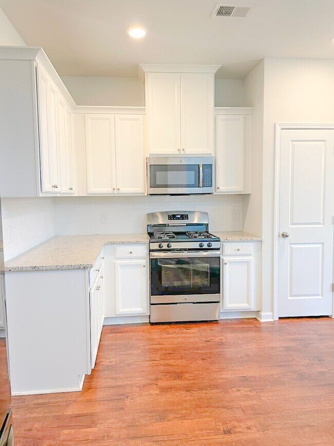 Building Photo - Lovely Cane Bay Home!!
