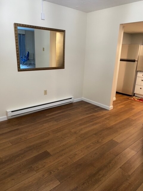 Dining area - 751 Main St