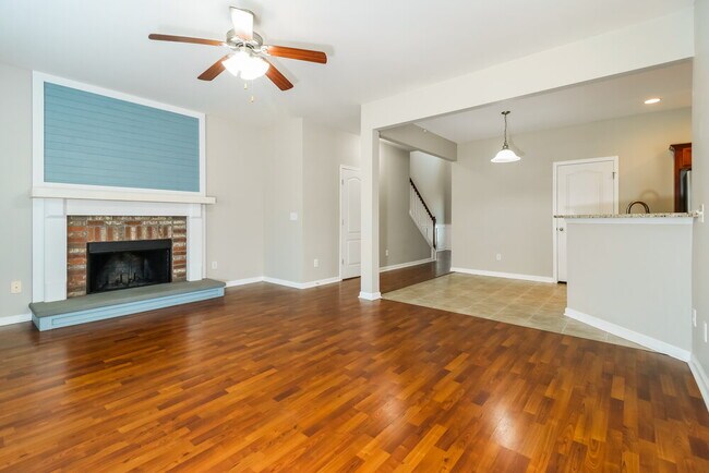 Building Photo - 6682 Silk Tree Pointe