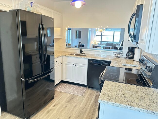 Foto del edificio - 7593 Tahiti Ln