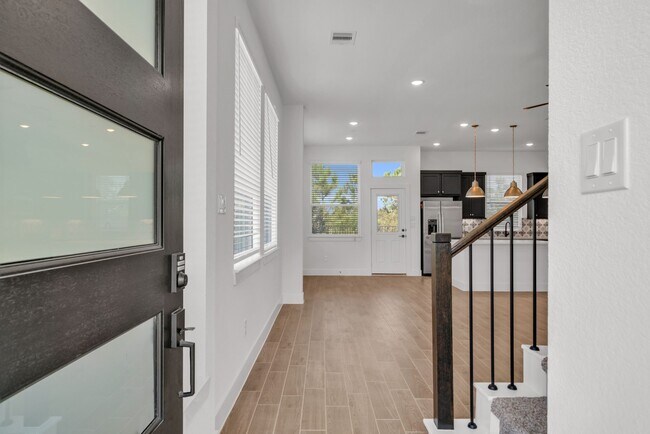 Foto del edificio - 12730 Maravillas Gap Ln