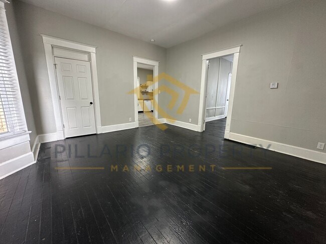 Foto del edificio - Charming 2-Bedroom Home with Modern Finish...