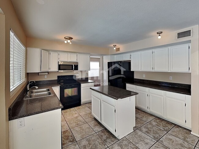Building Photo - 7010 W Oraibi Dr