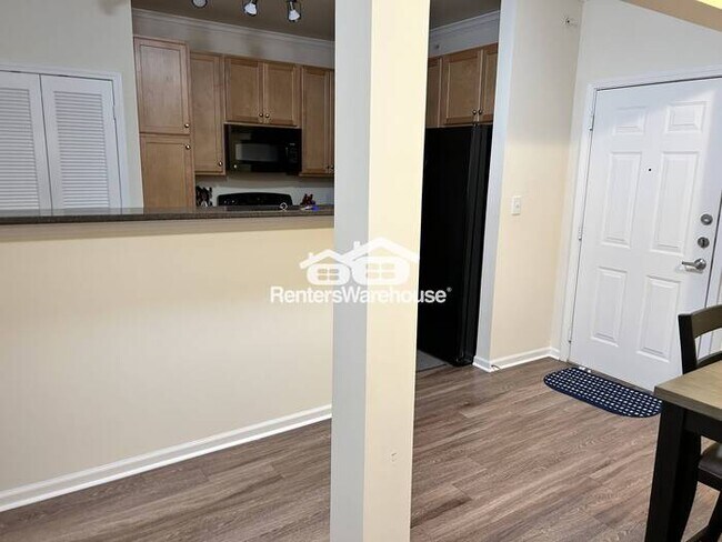 Building Photo - 2 bed 2 bath  Condo