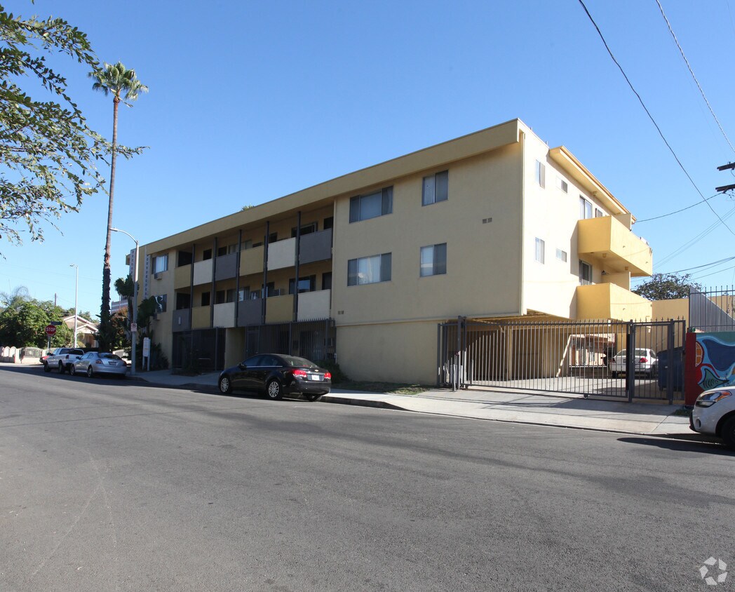 Primary Photo - 6574 W Fountain Ave