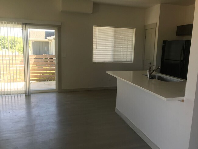 Foto del edificio - Sunbeam Townhomes