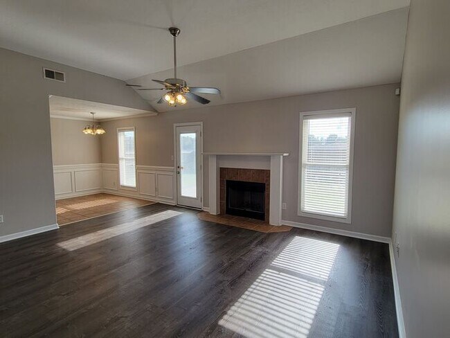 Building Photo - MEDINA: Richmond Subdivision