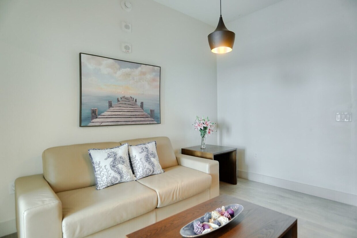 Foto principal - 209 N Ocean Dr