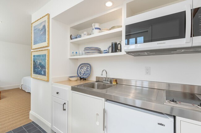 Foto del edificio - Beautiful Studio with Spectacular Bay Views