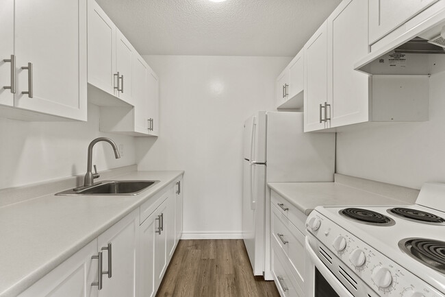 Building Photo - Rivershore Tower Apartments