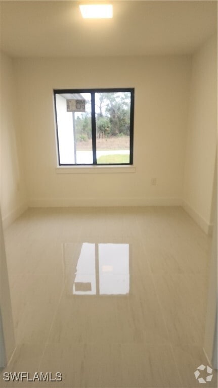 Building Photo - 915 Panda Dr