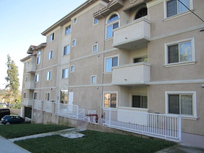 Building Photo - 3401 Manning Ave