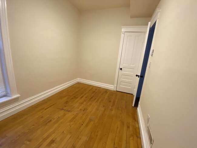 Foto del edificio - 1317-1327 N Homan Ave.