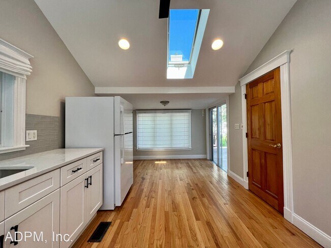 Foto del edificio - 4 br, 2 bath House - 163 Bedford Road