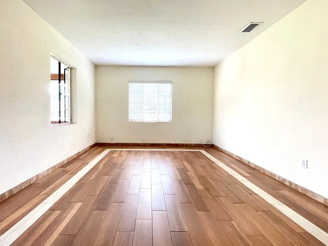 Building Photo - 1100 Aragon Ave