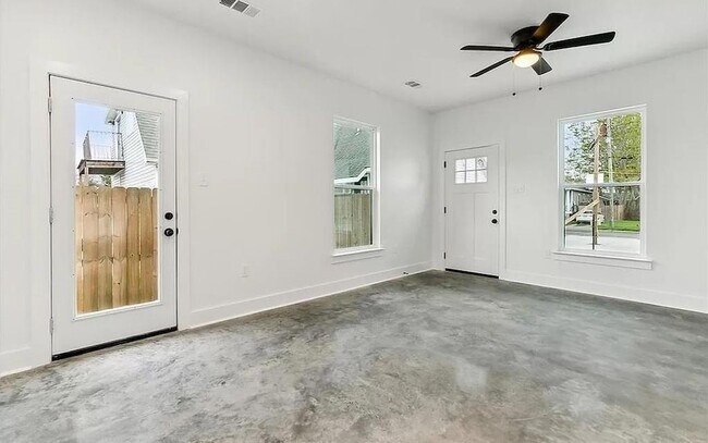 Building Photo - 310 Reiss Pl