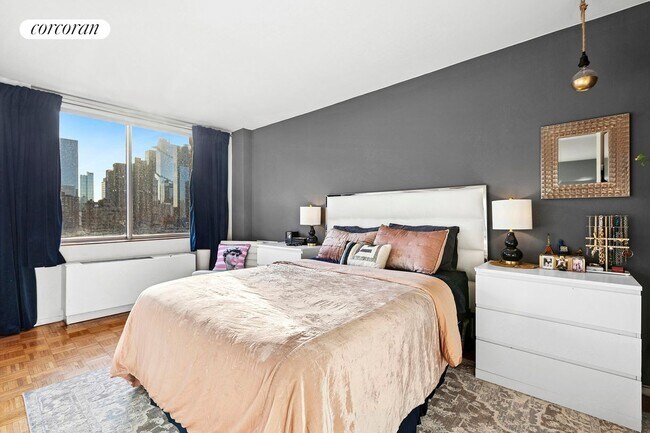 Foto del edificio - 350 W 50th St