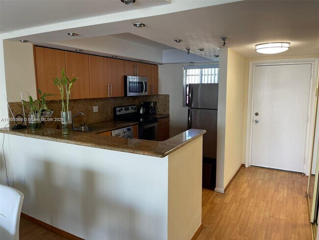 Foto del edificio - 17900 N Bay Rd