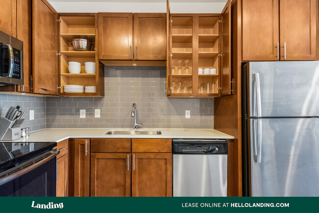 Building Photo - 8100 Cypresswood Dr
