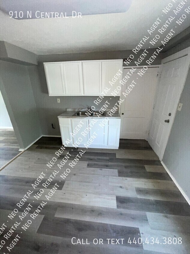 Foto principal - 910 N Central Dr