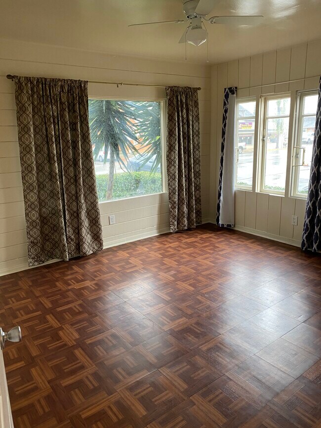 Room #1 - 601 S Main St