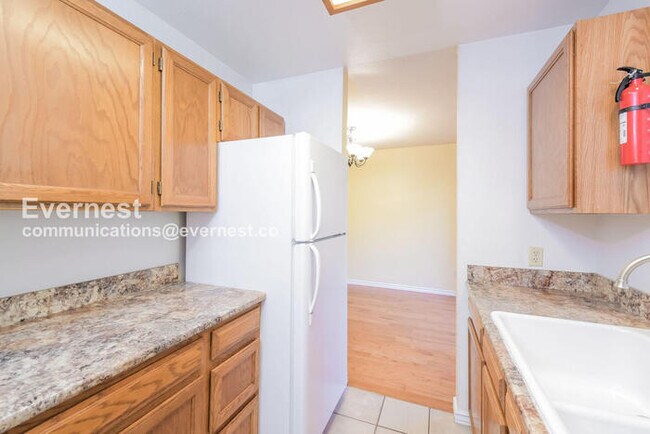 Foto del edificio - 2 Bed/2.5 Bath Home with Carport / Available Now!