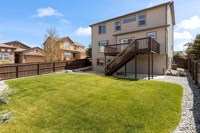 Foto del edificio - Evolve Real Estate: Meticulous and Luxurious 4 Bedroom + Office + Finished Basement on A Double C...
