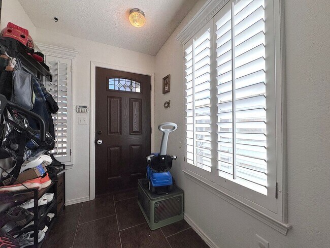 Foto del edificio - East El Paso 4 bed Refrig A/C w/Gorgeous L...