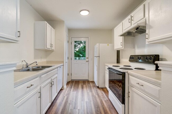 Foto del edificio - 1505 Strickland Dr