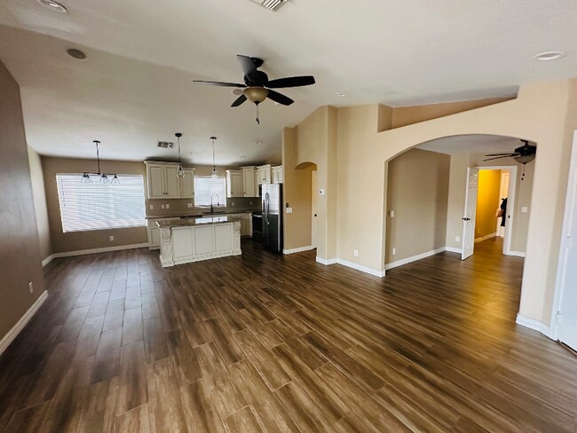 Building Photo - 3238 E Kristal Way