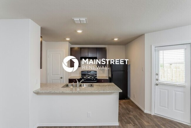 Foto del edificio - 3 Bedroom Pet-Friendly Home in San Antonio, TX with Main Street Renewal