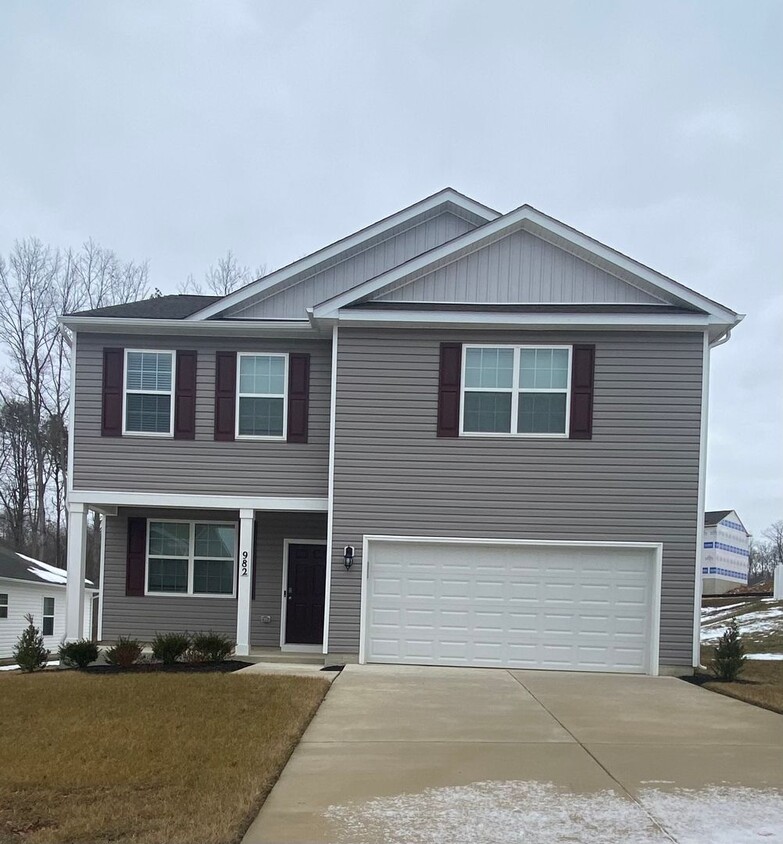 Primary Photo - Brand new 4 bedroom, 2.5 bathroom Single F...