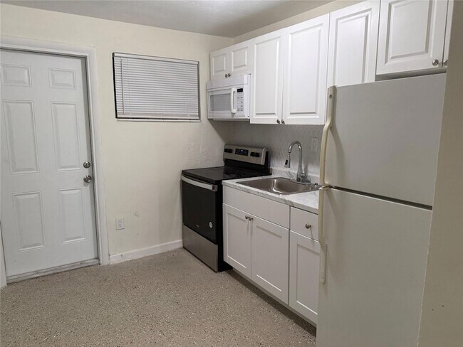 Foto del edificio - 2830 NW 15th Ct