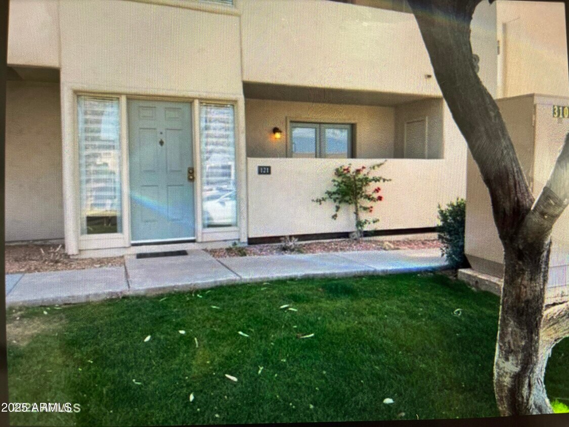Foto principal - 1820 E Morten Ave