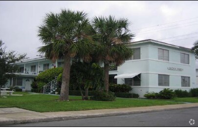 Building Photo - La Casa Maria