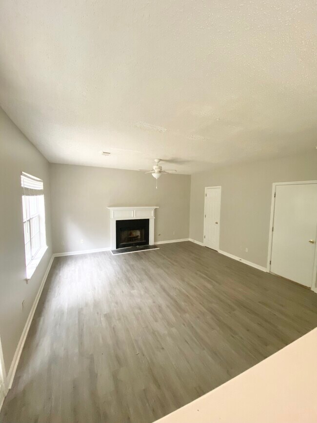 Sunken Fam Room - 7526 Sugarcreek Dr