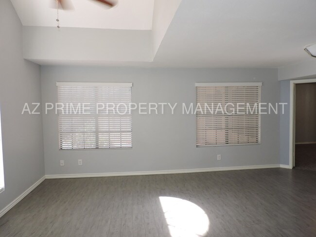 Foto del edificio - 2333 E Southern Ave