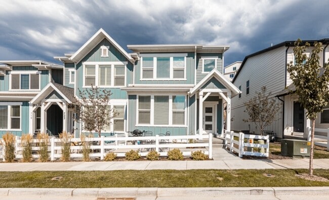 Building Photo - 727 S Miller Ave