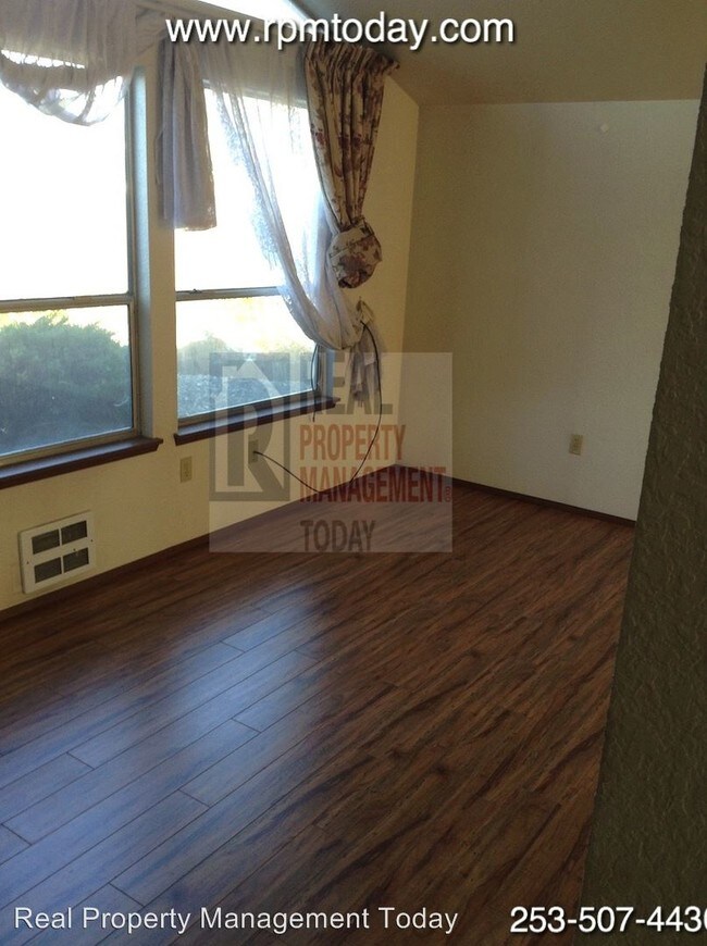 Building Photo - 1132 Larkspur Dr SE SE