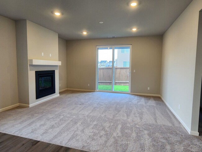 Building Photo - Available now! Newly Built 3 Bed / 2 Bath ...