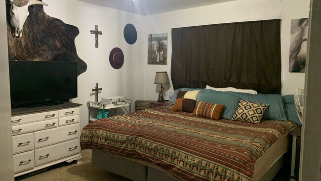 Foto del edificio - AUGUST PRE-LEASE!!  Adorable 2 Bedroom 1.5...