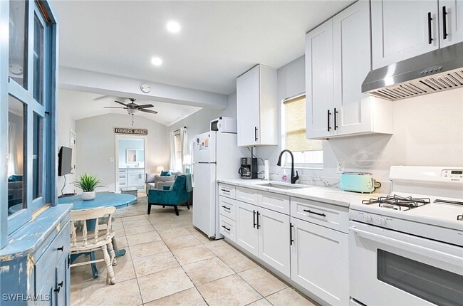 Foto del edificio - 827 100th Ave N