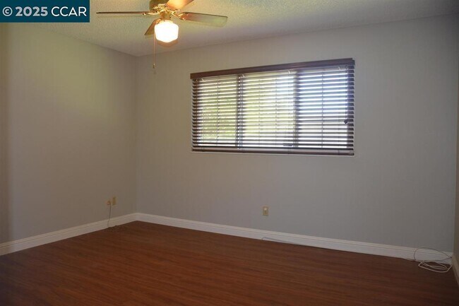 Foto del edificio - 3320 Blythe Dr