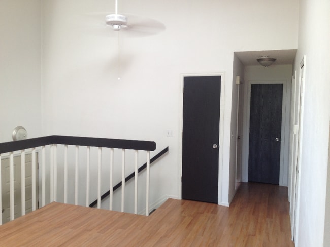 Building Photo - 2241 W Hillside Ave