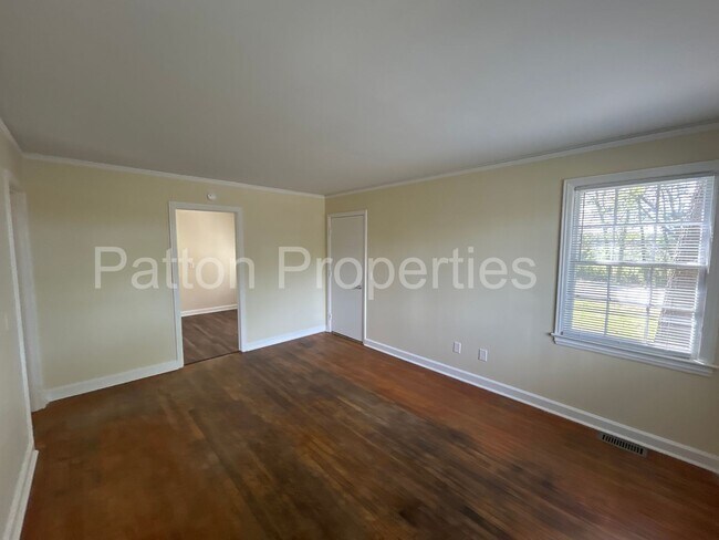 Foto del edificio - Corner of Plowden & South Kilbourne