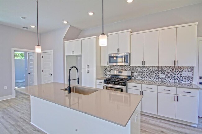 Foto del edificio - 6002 Carnation Terrace