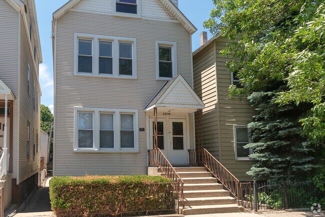 Building Photo - 2616 N Marshfield Ave